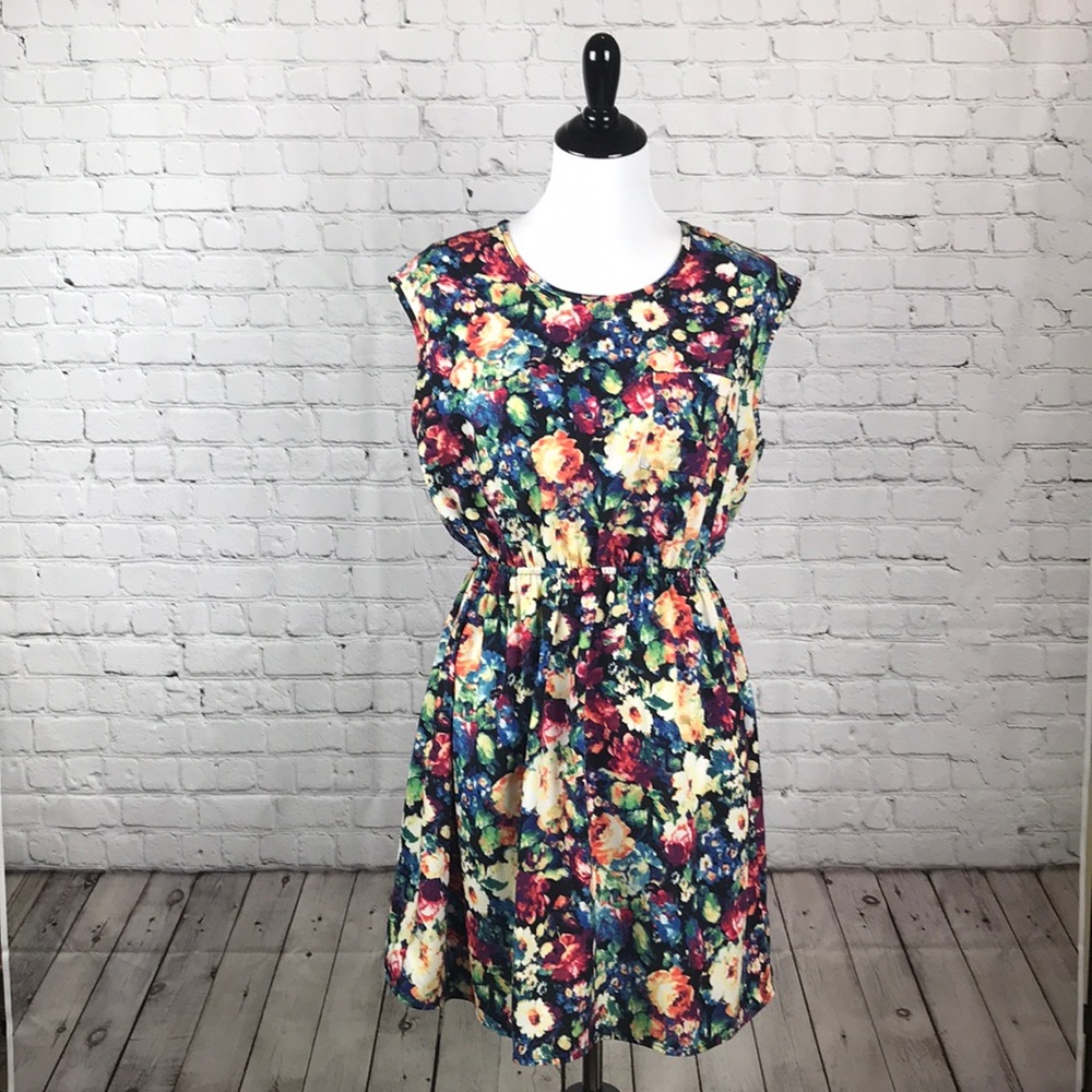⭐️Size Large Floral mini dress⭐️